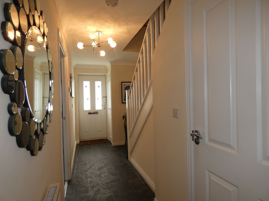 Entrance Hallway- click for photo gallery